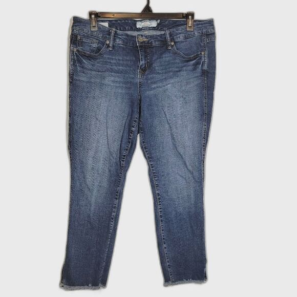 Torrid Cropped Skinny Raw Hem Jeans 16 - Picture 1 of 12